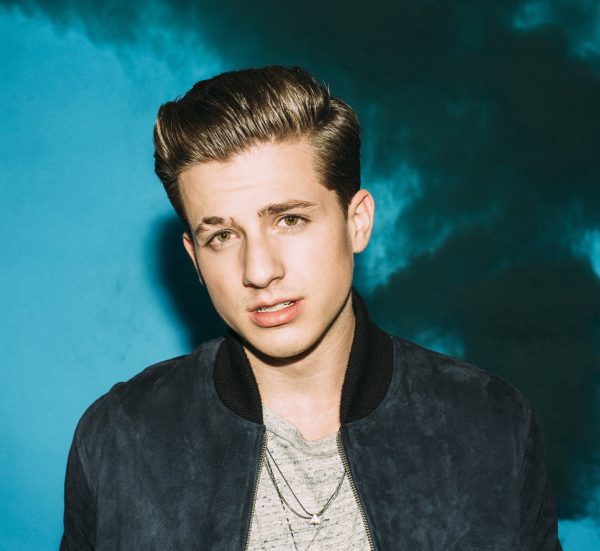 Download-Link: https://upload.wikimedia.org/wikipedia/commons/c/c6/Charlie_Puth_.jpg
